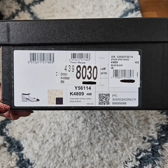 Chanel kidskin quilted patent cap Mary Jane's in beige and black - Picture 5 of 16